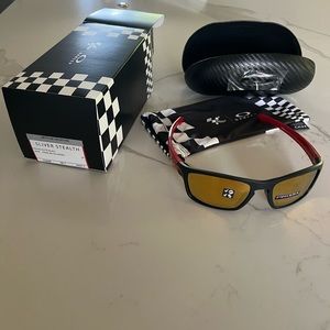 Oakley/ Motto GP Collection Silver Stealth Polarized